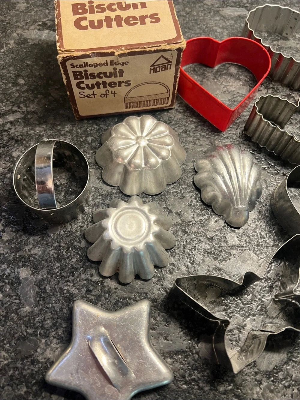 20 piece Assorted VINTAGE COOKIE CUTTERS, MOLDS, BISCUIT CUTTERS.